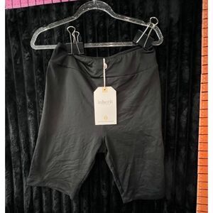 Inherit Clothing Co. Women’s Large Black No Cling Premium Biker Shorts NWT